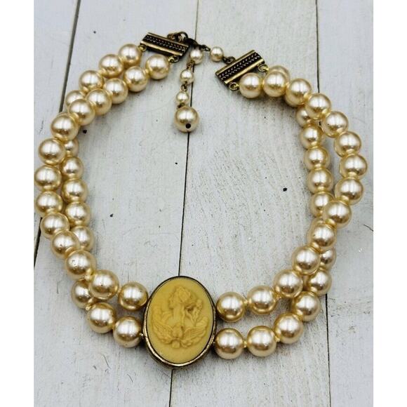 Extasia Signed Vintage Cream Faux Pearl Two Strand Yellow Shell Cameo Necklace - Picture 6 of 15